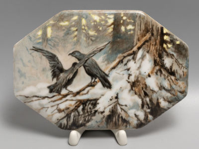 Два ворона. Фарфоровый пласт. Нач. ХХ в. Размер 16х11 см. 
Общие потертости и царапины. Скол на 