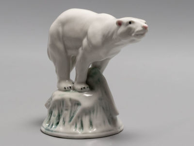 Статуэтка Мишка на льдине. Фарфор. Западная Европа. Нач. ХХ в. Размеры: высота 11,5 см., по 