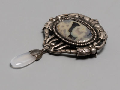 Модерн. Брошь с подвеской. Автор Kay Bojesen. Серебро 826 пр., агат. Вес 25, 7 г. Копенгаген. 