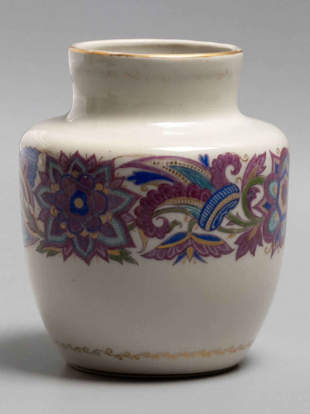 Воробьевский А.В. &laquo;Розовые орнаменты&raquo;. Авторская ваза. Фарфор ЛФЗ 1940 г. Размер: высота 10,5 