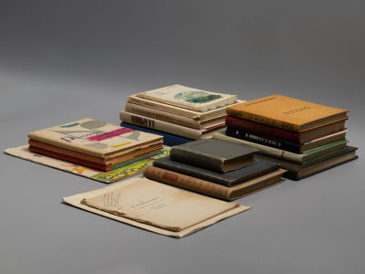 19 книг из архива Нины Гернет с автографами авторов, переводчиков и составителей. 1930-1970-е гг. 