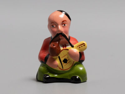 Курильщик. Казак. Миниатюрная статуэтка. Композитный материал. 1960-е гг. Высота 5 см. Роспись. 