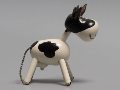 Корова. Миниатюра. Дерево Salvo (Сальво?) Советская Эстония 1960-е гг. Высота 6 см. Следы 