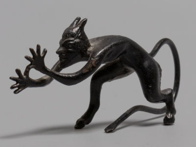 Черт. Миниатюрная статуэтка. Чугун. Касли. СССР 1960-е гг. Размер 3.5х7.5х1.5 см. Чугун, литье. 