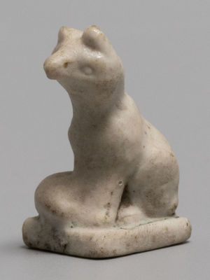 Лисичка. Миниатюрная статуэтка. Фарфор СССР 1950-е гг. Размер 3х2х1.5 см. Следы бытования. В 