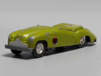 Механическая игрушка. Машинка (кабриолет). Заводная. СССР. Середина ХХ в. Размер 13х4,2х2,5 см. 