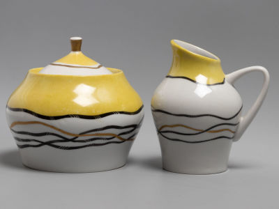 Авт. Л.Ф.Григорьева. Молочник и сахарница &laquo;Золотая нить&raquo; Форма &laquo;Москва&raquo;. Фарфор. ЛФЗ. 1960-е гг. 