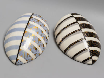 [Проба худ. лаборатории] Два кашпо. Подглазурная роспись, золочение. Фарфор. ЛЗФИ. 1950-1960-е гг. 