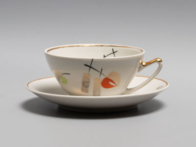 Чайная пара. Фарфор Рига 1950-е гг. Размер чашки 5х10 см., диаметр 14.5 см. Ручная роспись. 