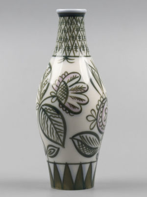 Авт. В, Городецкий. Ваза &laquo;Цветы&raquo;. Фарфор. ЛФЗ. 1970-1980-е гг. Размеры: высота 22 см., диаметр 