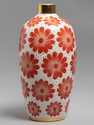 Ваза &laquo;Красные цветы&raquo; Фарфор ЛЗФИ. 1967-1973-е гг. Размеры: высота 20 см., диаметр 9,8 см. 