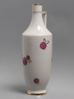Графин. Ежевика. Деколь. Фарфор. ЛФЗ. 1960-е гг. Размеры: высота 23,5 см., диаметр 8 см. 
Без 