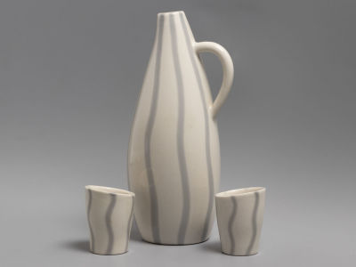 Авт. Л.Р.Афанасьева. Графин и две стопки. (серые полоски) Подлазурная роспись. Фарфор. ЛЗФИ. 