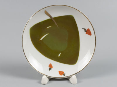 [Советский минимализм 1960-х гг.] Блюдце от кофейного сервиза "Земляника" Фарфор ЛФЗ 1960 хгг. Бл 