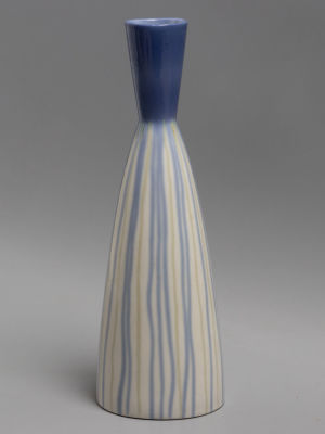 [Советский минимализм 1960-х гг.] Ваза. Фарфор. ЛЗФИ 1956-1967-е гг. Размер: высота 22,5 см. 