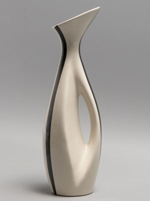 [Советский минимализм 1960-х гг.] Ваза с ручкой. Фарфор. Куйбышевский завод 
