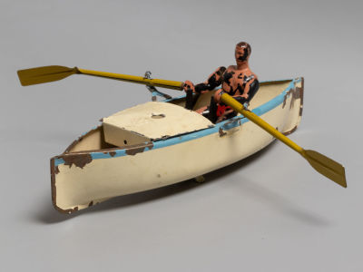 Заводная игрушка. Лодочник. Жесть. ЛМЗ. СССР. 1950-е гг. Размер 21,5х7х24 см. С ключиком 