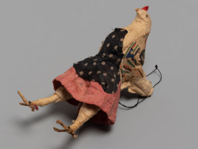Елочная игрушка. Курица. Вата, ткань. СССР 1950-е гг. Размер высота 11,5 см. 
Загрязнения. 