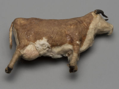 Елочная игрушка &laquo;Корова&raquo;. Вата. СССР 1950-е гг. Размер 10.5х7 см. 
Надрывы, потертости. 