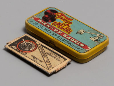 Граммофонные иглы 2 упаковки. Первая пол. ХХ в. Одна упаковка не полная.