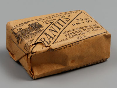 Нюхательный табак. 3 Рейх. Оккупация Латвии 1940-х гг. Паровоз. Табачная фабрика, Рига. Размер 