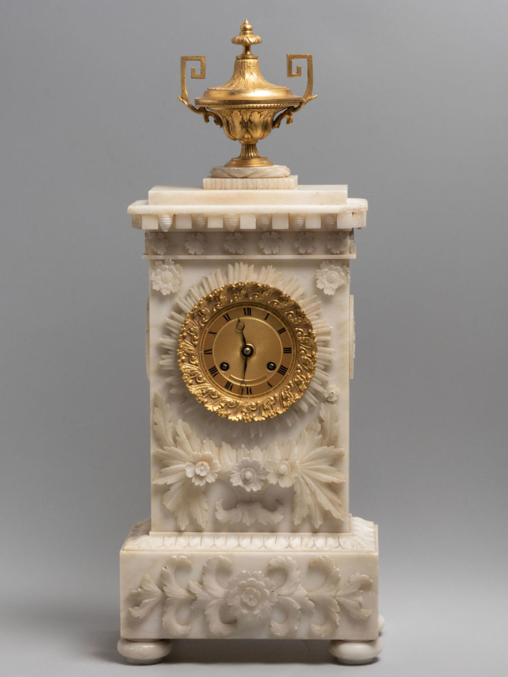 Каминные часы. Мрамор, бронза. Франция XIX в. Размер 48х20х12 см. Мрамор, резьба. Бронза, литье 