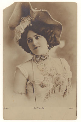 De Vries. Женская головка. Мода. Шляпка. Украшения. Открытка. Начало ХХв. 3730 B.N.K. 207. 