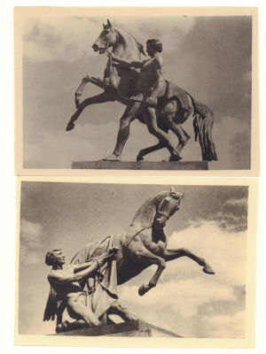 Ленинград. Группа на Аничковом мосту. Набор из 2-х послевоенных фотооткрыток. О2506 