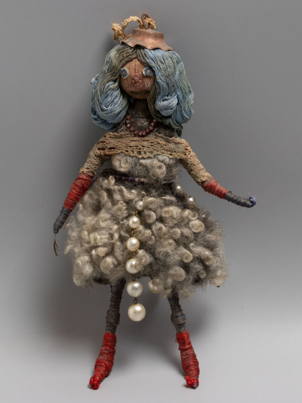 Ёлочная игрушка &laquo;Мальвина&raquo; Дерево, металл, шесть, бисер закреплен гвоздиками, иск. жемчуг. 