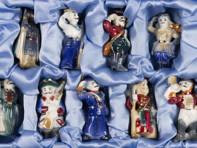 Елочные игрушки. Фарфор. Сувенирная мануфактура. СПБ. 2000-е гг. Набор из 9 шт. в родной коробке. 