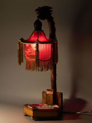 Китай. Лампа настольная с пепельницей и спичечницей. Дракон. Дерево, резьба, шелк, роспись 