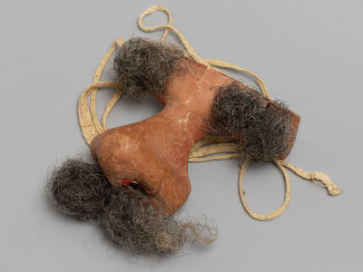 Новогодняя маска "Нос" Картонаж. СССР 1950-е гг. Размер 10х11 см. Следы бытования. В целом 