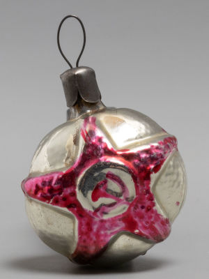 Елочная игрушка. Пятиконечная звезда. Стекло. СССР 1930-1940-е гг. Размер 5х4х3 см. Трубочка со 