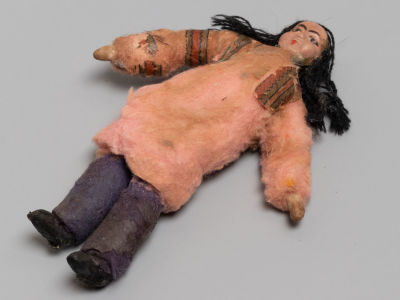 Елочная игрушка. Девочка с косами. Вата. СССР 1940-1950-е гг. Высота 14 см. Следы бытования. 