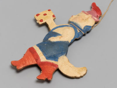 Елочная игрушка. Кот в сапогах. Картонаж. СССР 1950-е гг. Высота 12 см. Следы бытования. В целом 