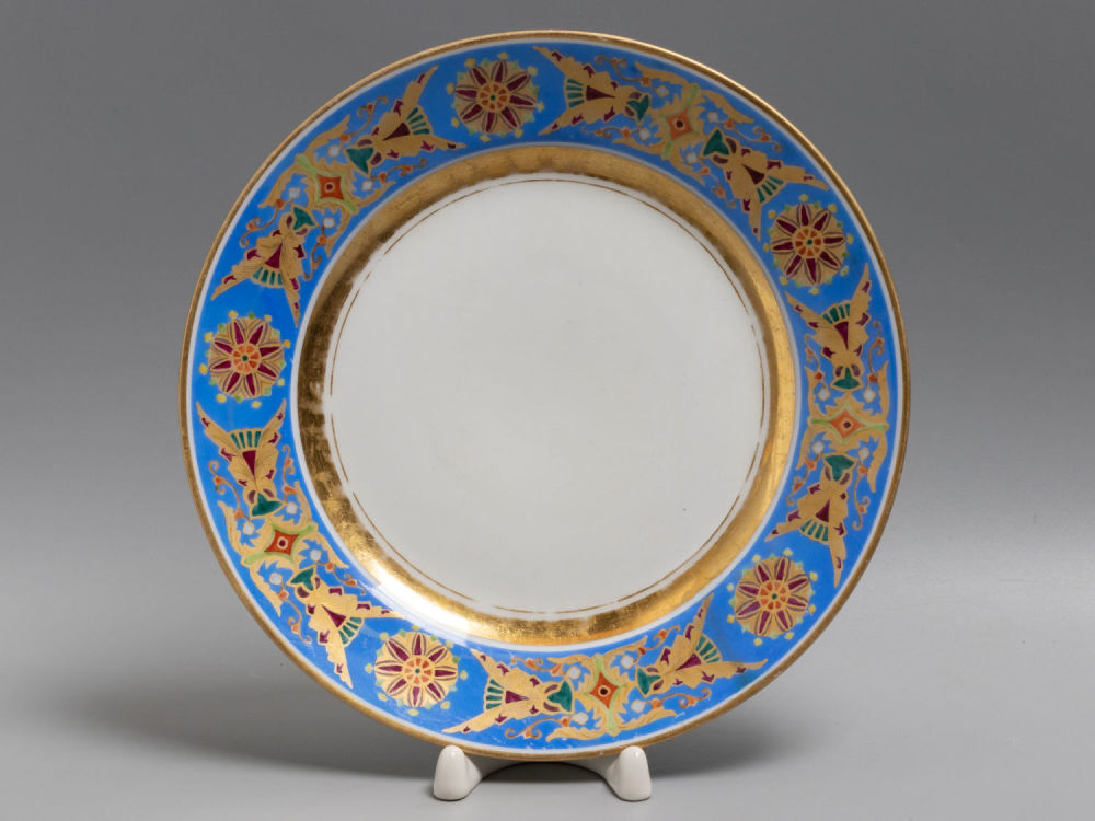 HII. Тарелка из Готического сервиза. Фарфор ИФЗ 1906 г. Диаметр 18.5 см. Клеймо на донышке. 