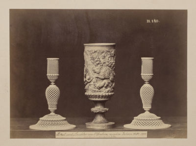 Кубок и подсвечник из слоновой кости 1680-1700-х годов. Из Баварского национального музея. 