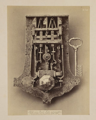 Замок с травлением от сундука с приданым (1530-1550). Из Баварского национального музея. 