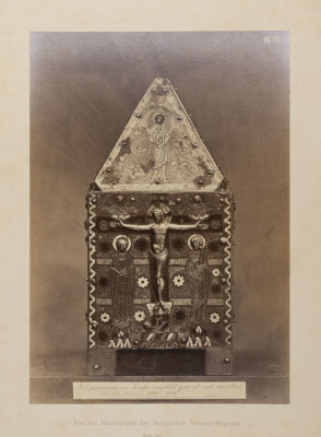 Реликварий с распятием (1170-1210). Из Баварского национального музея. Фотография. Вторая 