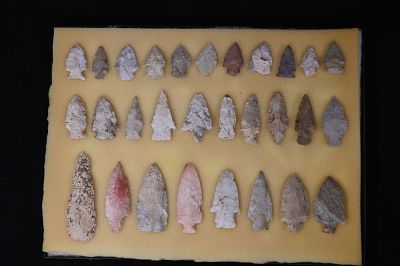 Frame of 29 Arrowheads Found in IL/MO 4 3/8" Longest. Includes Archaic -Woodland Period 