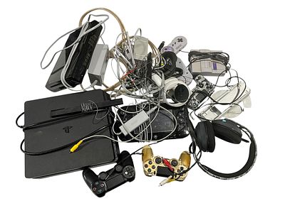 Large Video Game Box Lot - PS4, Wii U & More. Playstation 4 with 3 controllers. Wii U Console 