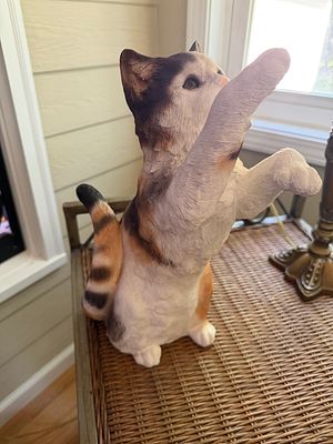 Animal Classics Calico Car Statue. Excellent condition and very heavy! Stands 14 inches tall.