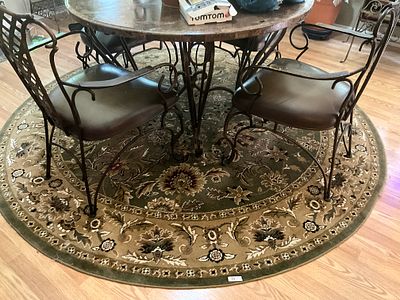 Circular Green & Tan Floral Rug. Excellent condition. Diameter of 91 inches.