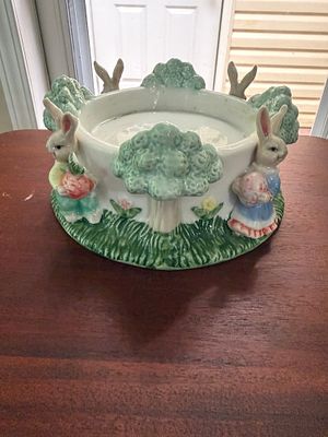 Vintage Ceramic Easter Bunny Bowl. Excellent condition. Features four bunnies around the bowl. 