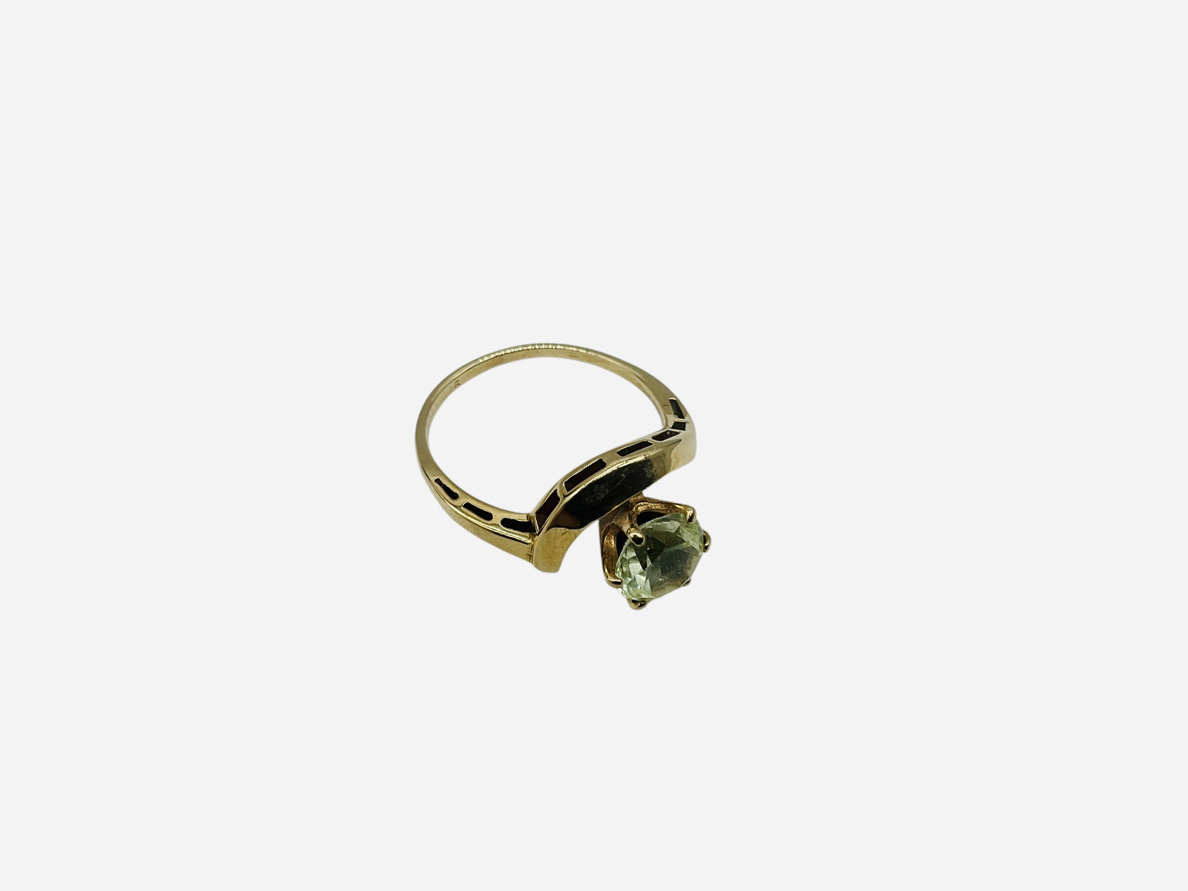 10K Gold Ring With Peridot Stone
