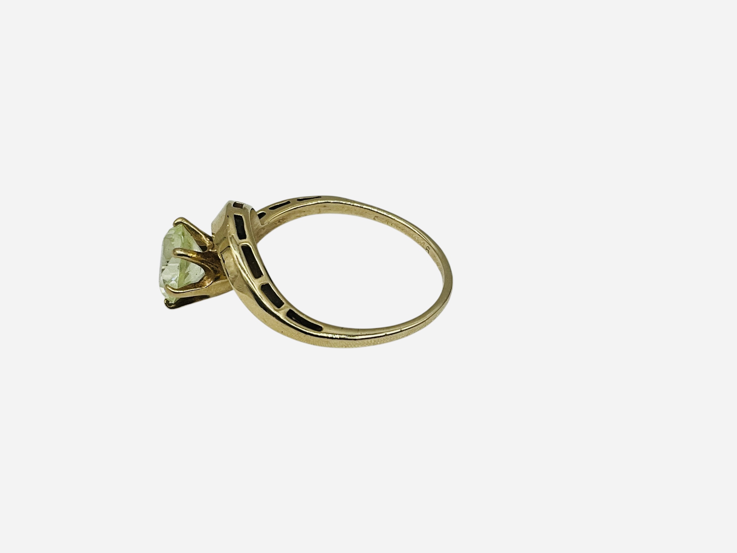 10K Gold Ring With Peridot Stone
