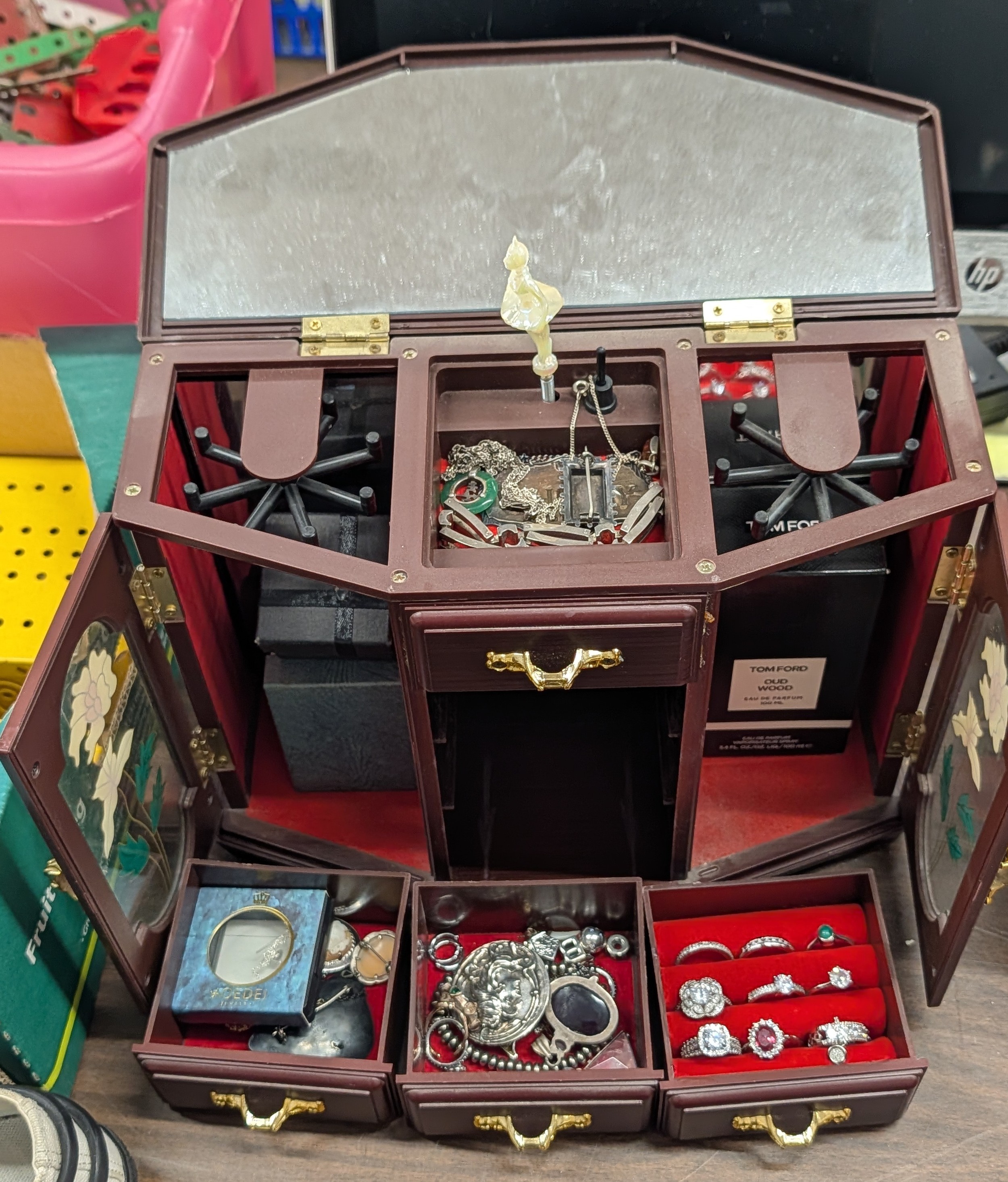 Lot 354