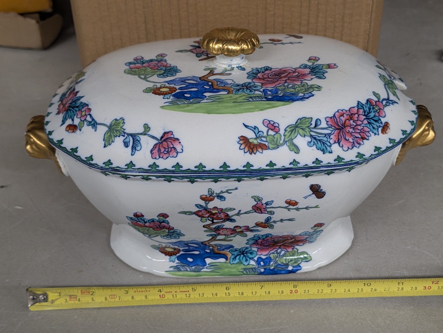 12.75 x 8 x 7.5" Large Copeland Spode earthenware soup tureen and cover