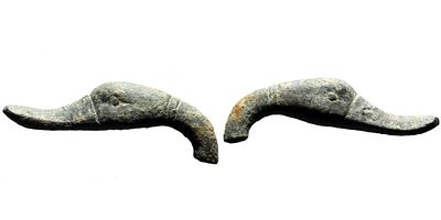 Sculpture in the shape of a duck's head