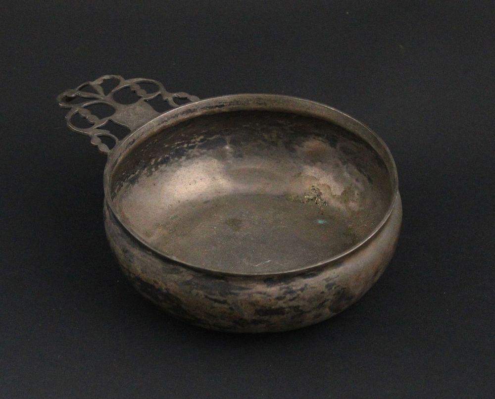 Saunders Pitman Coin Silver Keyhole Porringer. Saunders Pitman Coin Silver Keyhole 